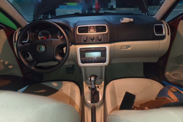 Used Skoda Fabia 2011 1.6L Automatic Crystal Edition Center Console