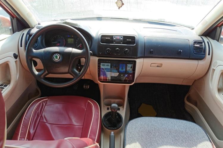 Used Skoda Fabia 2011 1.4L Manual Crystal Edition Center Console