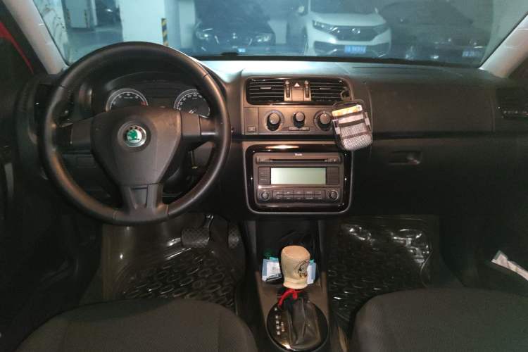 Used Skoda Fabia 2011 1.6L Automatic Cool Black Edition Center Console