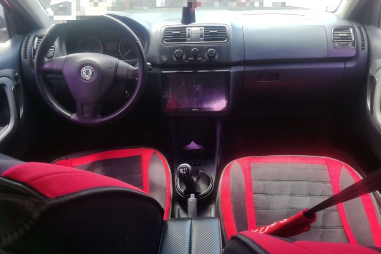 Used Skoda Fabia 2011 1.6L Manual Cool Black Edition Center Console