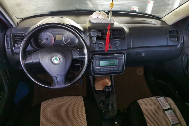 Used Skoda Fabia 2011 1.6L Automatic Crystal Edition Center Console