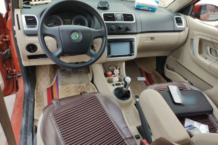 Used Skoda Fabia 2011 1.4L Manual Crystal Edition Center Console