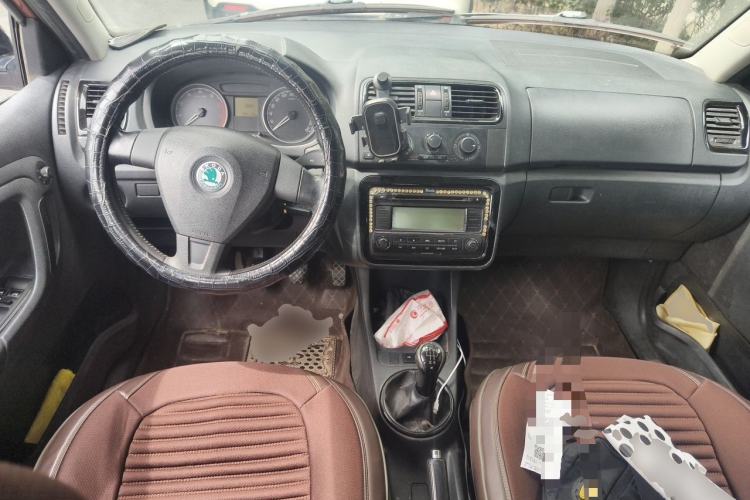 Used Skoda Fabia 2011 1.6L Manual Cool Black Edition Center Console