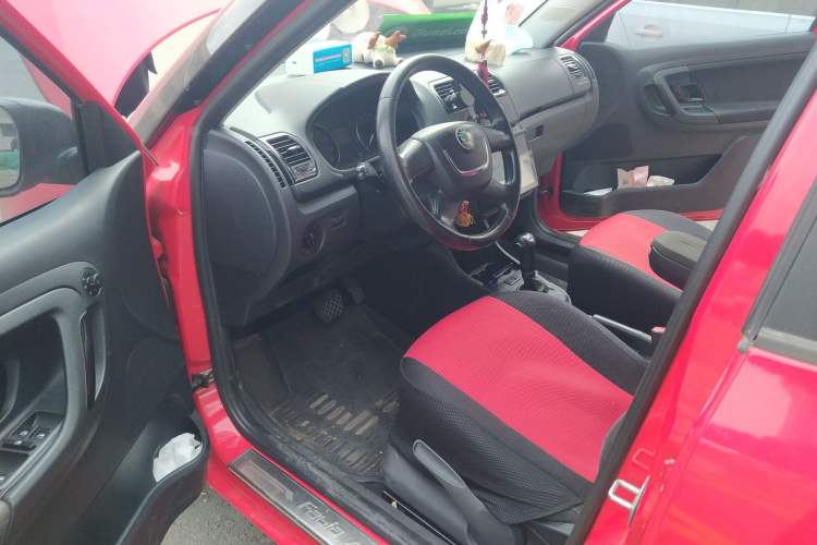 Used Skoda Fabia 2011 1.6L Automatic Cool Black Edition Driver Seat