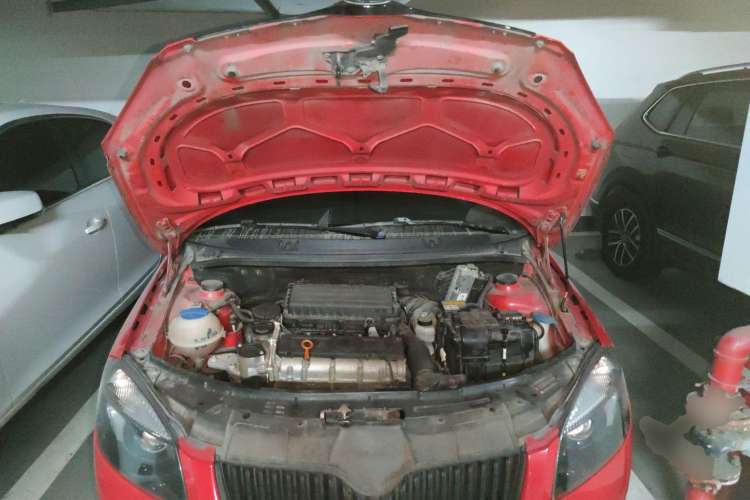 Used Skoda Fabia 2011 1.6L Automatic Cool Black Edition Engine Bay