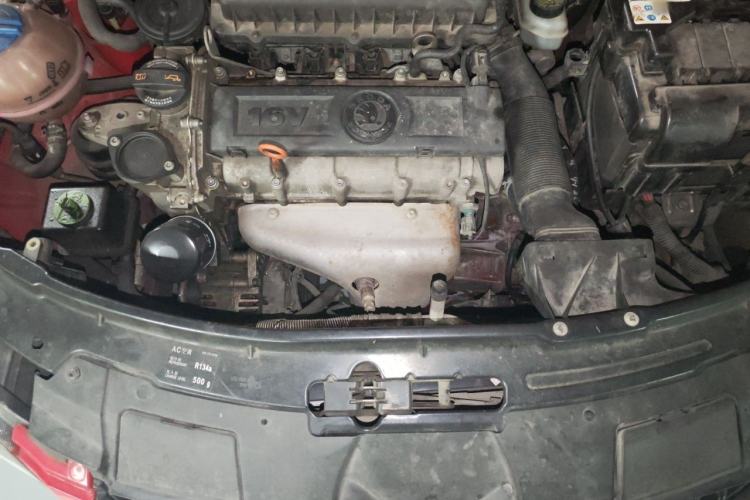 Used Skoda Fabia 2011 1.6L Automatic Cool Black Edition Engine Bay