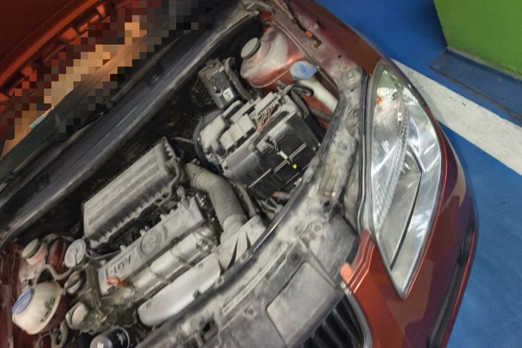 Used Skoda Fabia 2011 1.6L Automatic Crystal Edition Engine Bay Left