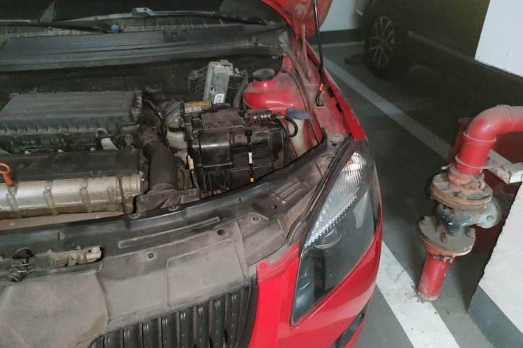 Used Skoda Fabia 2011 1.6L Automatic Cool Black Edition Engine Bay Left