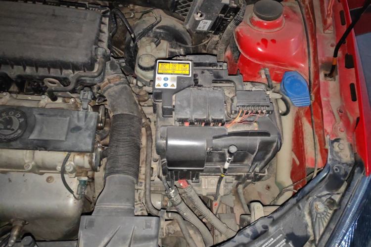 Used Skoda Fabia 2011 1.6L Automatic Cool Black Edition Engine Bay Left