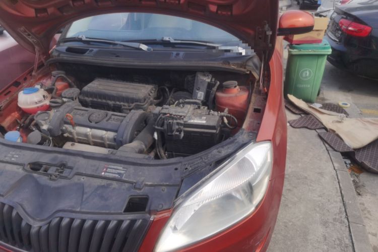 Used Skoda Fabia 2011 1.4L Automatic Crystal Edition Engine Bay Left