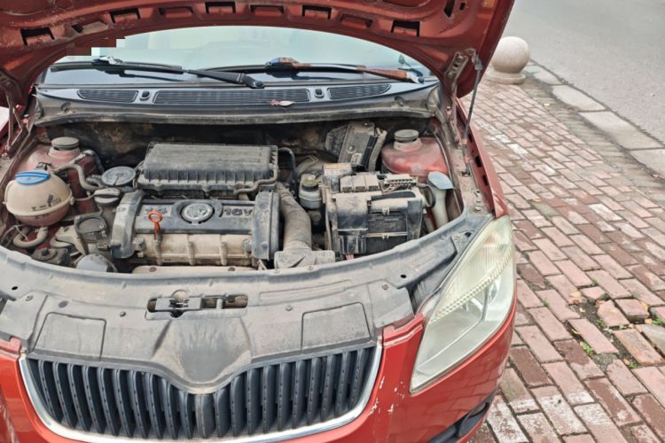 Used Skoda Fabia 2011 1.4L Manual Crystal Edition Engine Bay Left