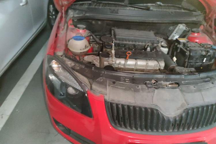 Used Skoda Fabia 2011 1.6L Automatic Cool Black Edition Engine Bay Right