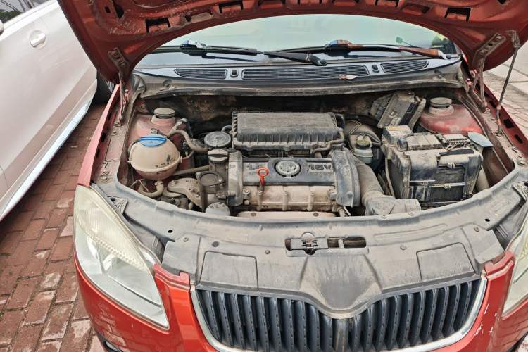 Used Skoda Fabia 2011 1.4L Manual Crystal Edition Engine Bay Right