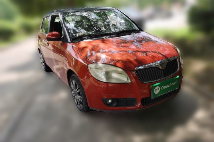 Used Skoda Fabia 2011 1.4L Automatic Crystal Edition Front Right 45 Deg
