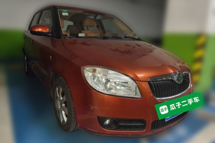 Used Skoda Fabia 2011 1.6L Automatic Crystal Edition Front Right 45 Deg