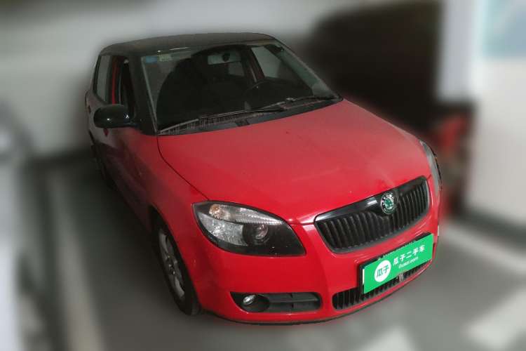 Used Skoda Fabia 2011 1.6L Automatic Cool Black Edition Front Right 45 Deg