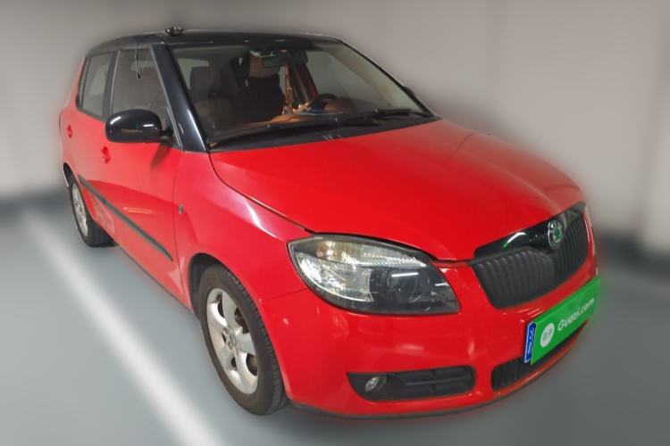 Used Skoda Fabia 2011 1.6L Automatic Cool Black Edition Front Right 45 Deg