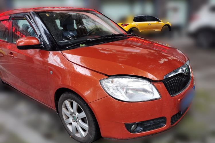 Used Skoda Fabia 2011 1.4L Manual Crystal Edition Front Right 45 Deg