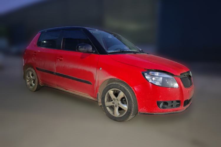Used Skoda Fabia 2011 1.6L Automatic Cool Black Edition Front Right 45 Deg