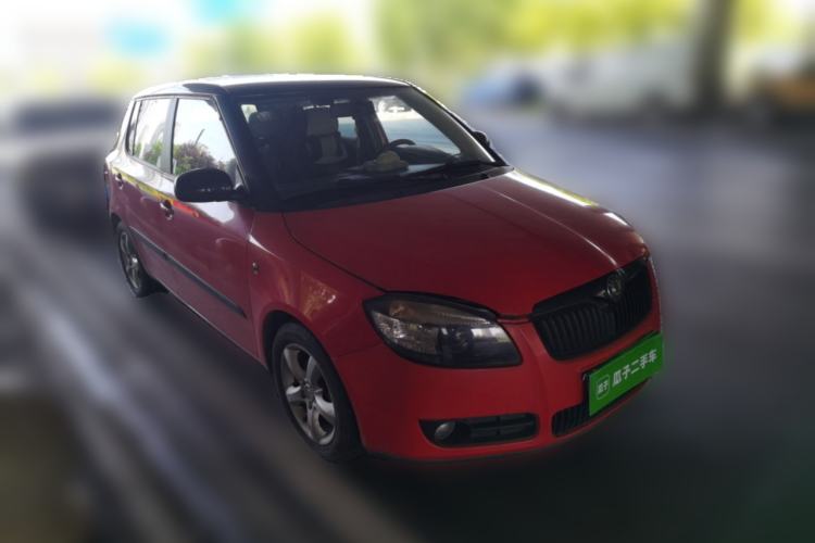 Used Skoda Fabia 2011 1.6L Automatic Crystal Edition Front Right 45 Deg