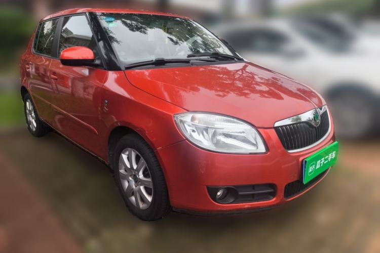 Used Skoda Fabia 2011 1.6L Automatic Crystal Edition Front Right 45 Deg