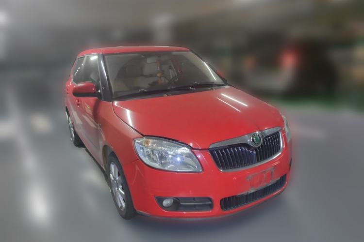 Used Skoda Fabia 2011 1.4L Automatic Crystal Edition Front Right 45 Deg