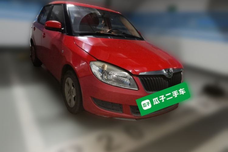 Used Skoda Fabia 2011 1.4L Automatic Crystal Edition Front Right 45 Deg