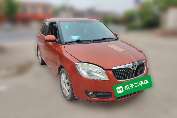 Used Skoda Fabia 2011 1.4L Manual Crystal Edition Front Right 45 Deg
