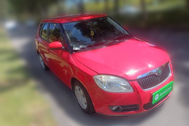 Used Skoda Fabia 2011 1.4L Automatic Crystal Edition Front Right 45 Deg