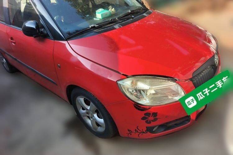 Used Skoda Fabia 2011 1.6L Automatic Crystal Edition Front Right 45 Deg