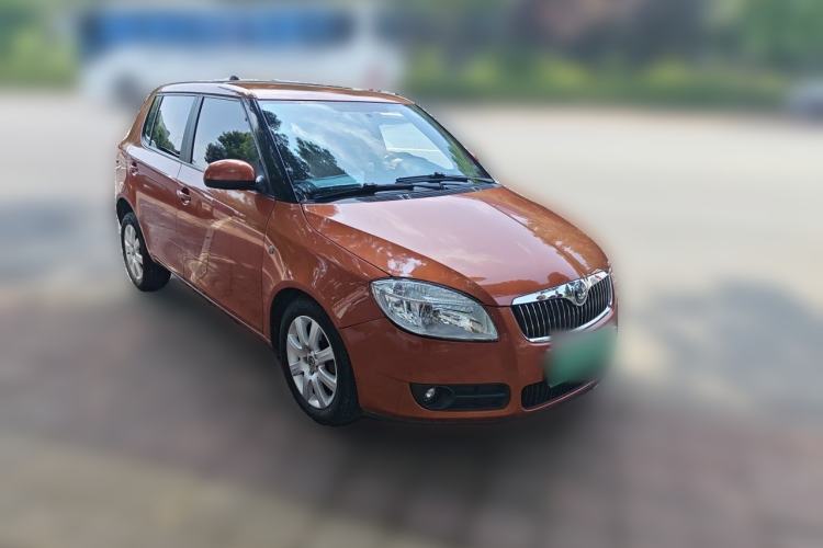 Used Skoda Fabia 2011 1.4L Manual Crystal Edition Front Right 45 Deg