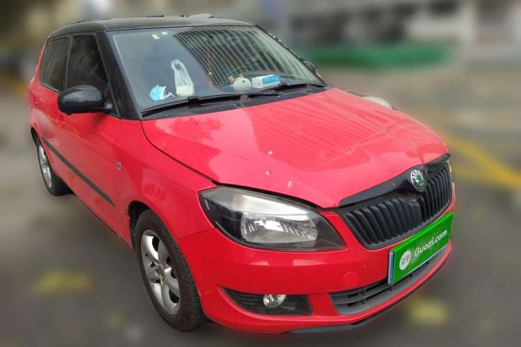 Used Skoda Fabia 2011 1.6L Automatic Cool Black Edition Front Right 45 Deg