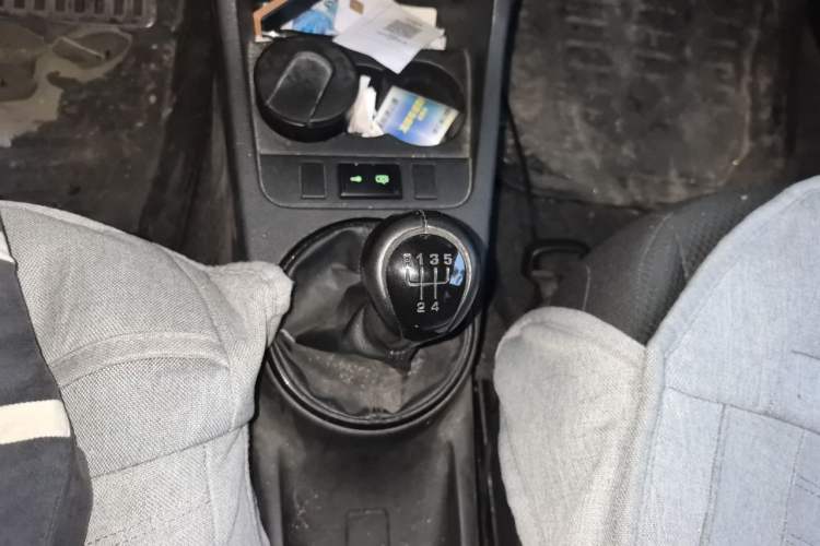 Used Skoda Fabia 2011 1.6L Manual Cool Black Edition Gear Lever