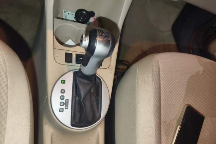 Used Skoda Fabia 2011 1.6L Automatic Crystal Edition Gear Lever