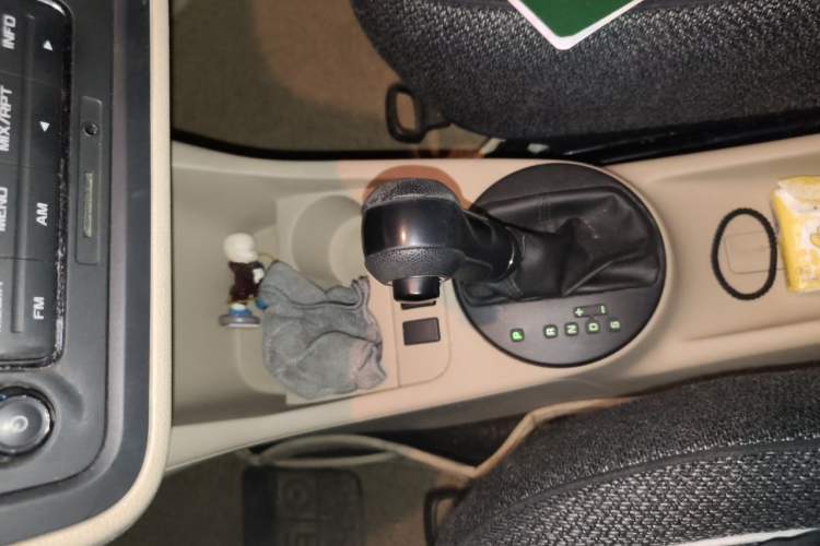 Used Skoda Fabia 2011 1.4L Automatic Crystal Edition Gear Lever