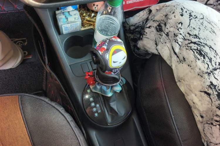Used Skoda Fabia 2011 1.6L Automatic Crystal Edition Gear Lever