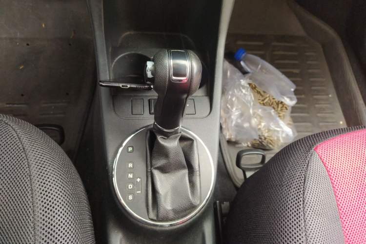 Used Skoda Fabia 2011 1.6L Automatic Cool Black Edition Gear Lever
