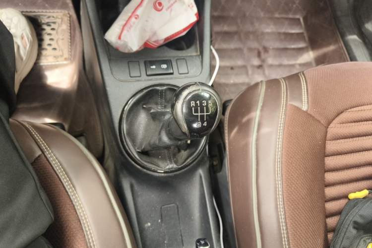 Used Skoda Fabia 2011 1.6L Manual Cool Black Edition Gear Lever