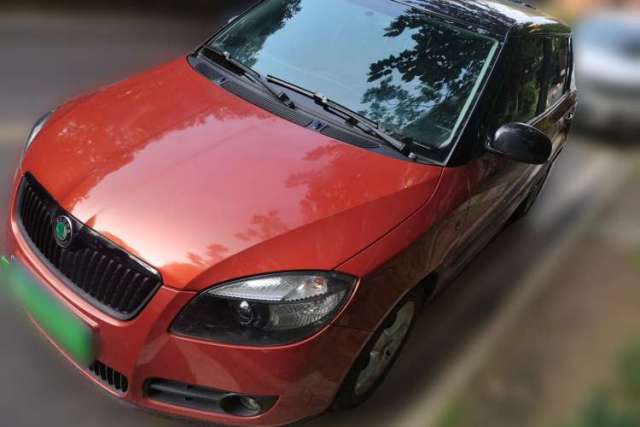 Skoda Fabia 2011 1.6L Automatic Cool Black Edition مستعملة
