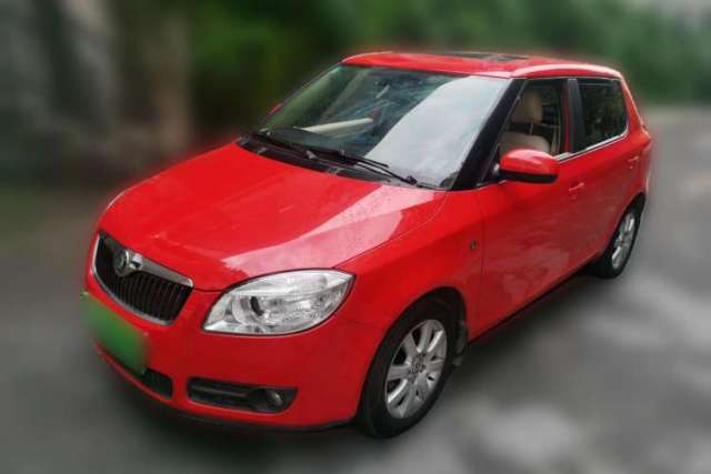 Skoda Fabia 2011 1.6L Automatic Crystal Edition مستعملة