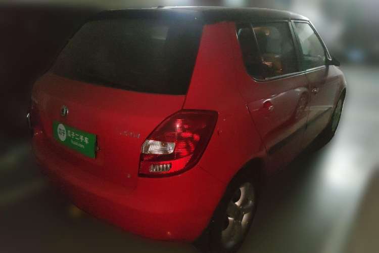 Used Skoda Fabia 2011 1.6L Automatic Cool Black Edition Rear Right 45 Deg