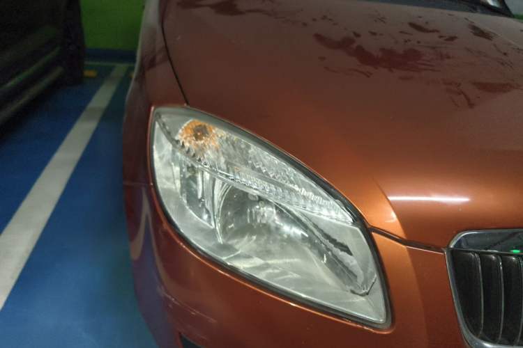 Used Skoda Fabia 2011 1.6L Automatic Crystal Edition Right Front Headlight