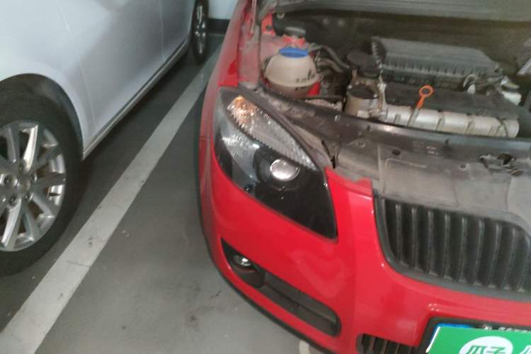 Used Skoda Fabia 2011 1.6L Automatic Cool Black Edition Right Front Headlight