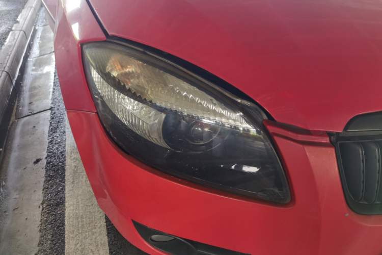 Used Skoda Fabia 2011 1.6L Automatic Crystal Edition Right Front Headlight