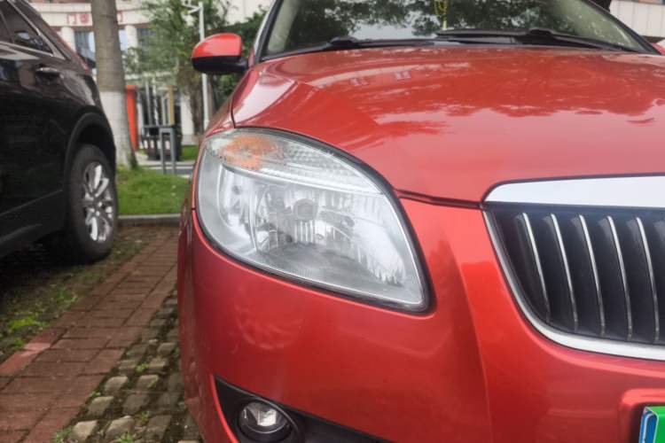 Used Skoda Fabia 2011 1.6L Automatic Crystal Edition Right Front Headlight