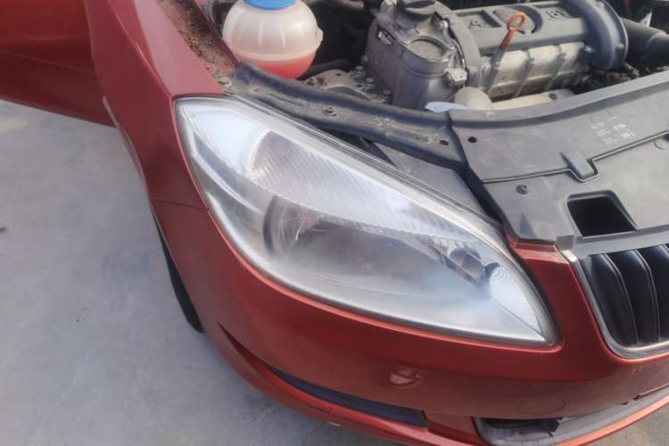 Used Skoda Fabia 2011 1.4L Automatic Crystal Edition Right Front Headlight