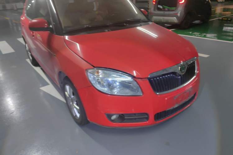 Used Skoda Fabia 2011 1.4L Automatic Crystal Edition Right Front Headlight