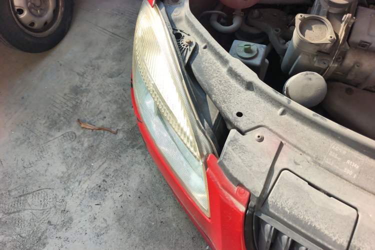 Used Skoda Fabia 2011 1.6L Automatic Crystal Edition Right Front Headlight