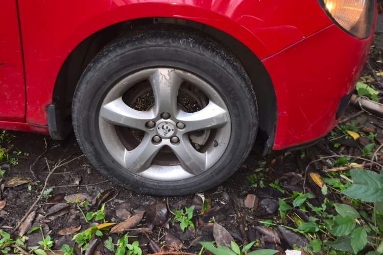 Used Skoda Fabia 2011 1.6L Manual Cool Black Edition Right Front Wheel Hub