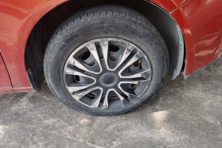 Used Skoda Fabia 2011 1.4L Automatic Crystal Edition Right Front Wheel Hub